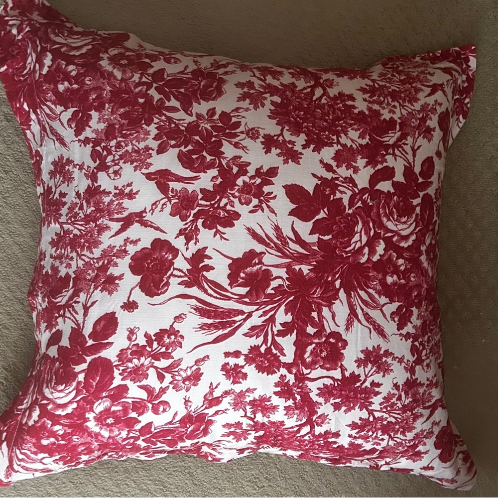 Pottery Barn Red and White Floral Euro Pillow shams set of 2 Sorrel design